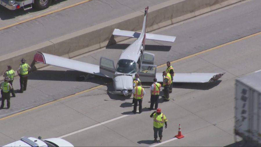 plane lands on chicago expressway 1