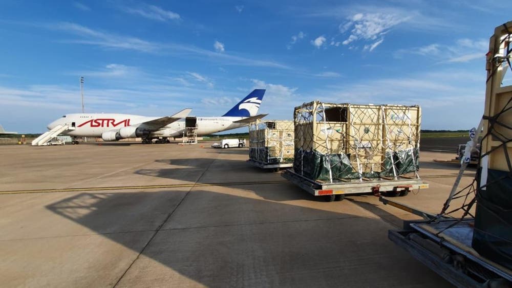 30 beyaz gergedan B747 ile Ruanda’ya taşındı 4 Haberler B747 Son Dakika Havacılık Haberleri | Türk Hava Yolları, Pegasus, Sunexpress, Corendon, Havacılık, Havayolları, Havalimanları, Havaalanları, THY, Hostes, Pilot, Uçak, Kabin memuru, SHGM, DHMİ Loading rhino crates onto aircraft at Durban airport © Howard Cleland 1000x563 1