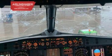 Dolu Yağışı Uçağın Ön İki Camını Kırdı…