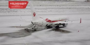 Kar yağışı nedeniyle uçak seferleri iptal edildi