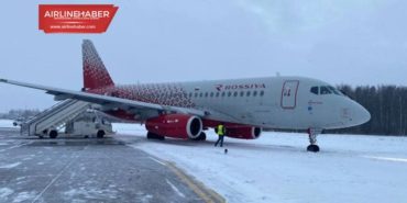 Uçak buzlu zeminde kayarak pistten çıktı. 32 uçuş ertelendi ve 12 uçuş iptal edildi.