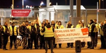 Grev nedeniyle bugün için 60 uçuş iptal edildi