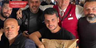 THY’nin kabin memurlarından İspanyol ekibine bröve hediyesi