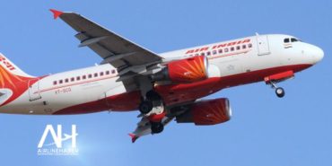 Asi yolcu iki kabin memuruna saldırdı, uçak havalimanına geri döndü