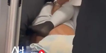 Uçağa binişine izin verilmeyen 2 yolcu havaalanında bir birine girdi