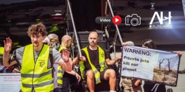 İklim aktivistleri kendilerini özel jetlere kelepçeledi