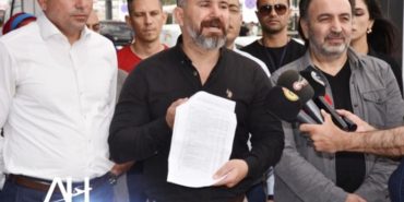 Sendikalar Ercan Havalimanı’nda eylem yaptı