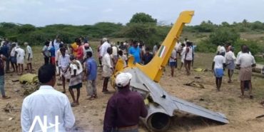 Askeri eğitim uçağı düştü alev alev yandı: 2 pilot yaralandı