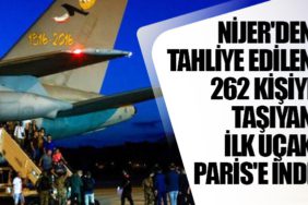 Nijer'den tahliye edilen 262 kişiyi taşıyan ilk uçak Paris'e indi