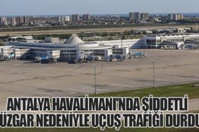 Antalya Havalimanı'nda Şiddetli Rüzgar Nedeniyle Uçuş Trafiği Durdu
