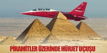Piramitler Üzerinde HÜRJET Uçuşu