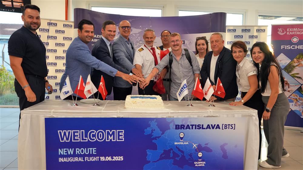 Son Dakika Havacılık Haberleri | Türk Hava Yolları, Pegasus, Sunexpress, Corendon, Havacılık, Havayolları, Havalimanları, Havaalanları, THY, Hostes, Pilot, Uçak, Kabin memuru, SHGM, DHMİ Bratislavadan Gazipasa Alanyaya Ilk Charter Ucus Gerceklesti10