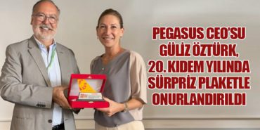 Pegasus CEO’su Güliz Öztürk, 20. Kıdem Yılında Sürpriz Plaketle Onurlandırıldı 12 Haberler Pilot Pegasus CEO’su Güliz Öztürk, 20. Kıdem Yılında Sürpriz Plaketle Onurlandırıldı