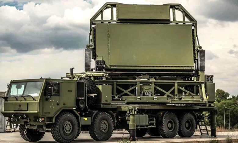 Milli Savunmada Vites Yükseliyor: Eğitimden Radar Sistemlerine, İhracattan İHA’ya Yeni Dönem 5 Köşe Yazıları Radar Adı biraz uzun: Şehit Hava Savunma Üsteğmen Emre Kargın Eğitim ve Simülasyon Merkezi.
