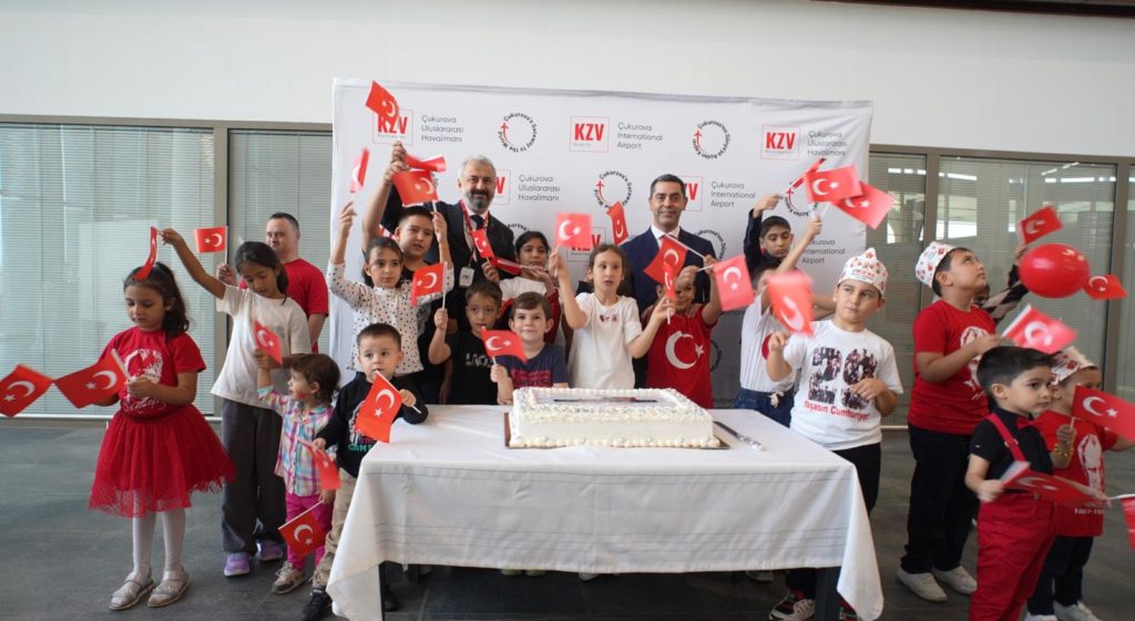 Çukurova Havalimanı’nda Cumhuriyet Coşkusu Gökyüzüne Taştı 8 Haberler Çukurova Son Dakika Havacılık Haberleri | Türk Hava Yolları, Pegasus, Sunexpress, Corendon, Havacılık, Havayolları, Havalimanları, Havaalanları, THY, Hostes, Pilot, Uçak, Kabin memuru, SHGM, DHMİ Cukurova Uluslararasi Havalimani Kutlama 1
