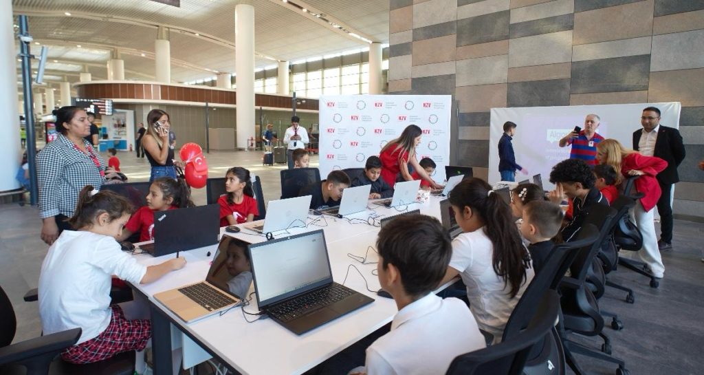 Çukurova Havalimanı’nda Cumhuriyet Coşkusu Gökyüzüne Taştı 7 Haberler Çukurova Son Dakika Havacılık Haberleri | Türk Hava Yolları, Pegasus, Sunexpress, Corendon, Havacılık, Havayolları, Havalimanları, Havaalanları, THY, Hostes, Pilot, Uçak, Kabin memuru, SHGM, DHMİ Cukurova Uluslararasi Havalimani Kutlama 2