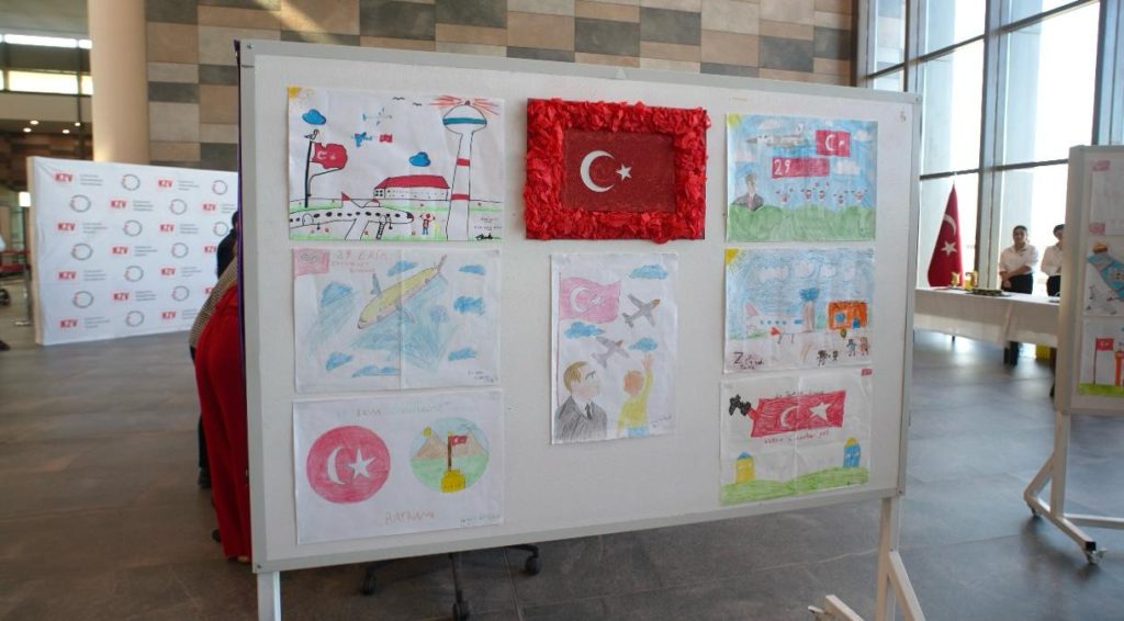 Çukurova Havalimanı’nda Cumhuriyet Coşkusu Gökyüzüne Taştı 6 Haberler Çukurova Son Dakika Havacılık Haberleri | Türk Hava Yolları, Pegasus, Sunexpress, Corendon, Havacılık, Havayolları, Havalimanları, Havaalanları, THY, Hostes, Pilot, Uçak, Kabin memuru, SHGM, DHMİ Cukurova Uluslararasi Havalimani Kutlama 3