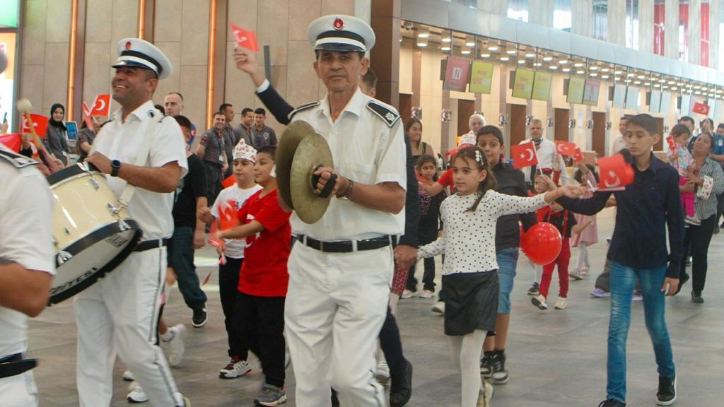 Çukurova Havalimanı’nda Cumhuriyet Coşkusu Gökyüzüne Taştı 4 Haberler Çukurova Son Dakika Havacılık Haberleri | Türk Hava Yolları, Pegasus, Sunexpress, Corendon, Havacılık, Havayolları, Havalimanları, Havaalanları, THY, Hostes, Pilot, Uçak, Kabin memuru, SHGM, DHMİ Cukurova Uluslararasi Havalimani Kutlama 5
