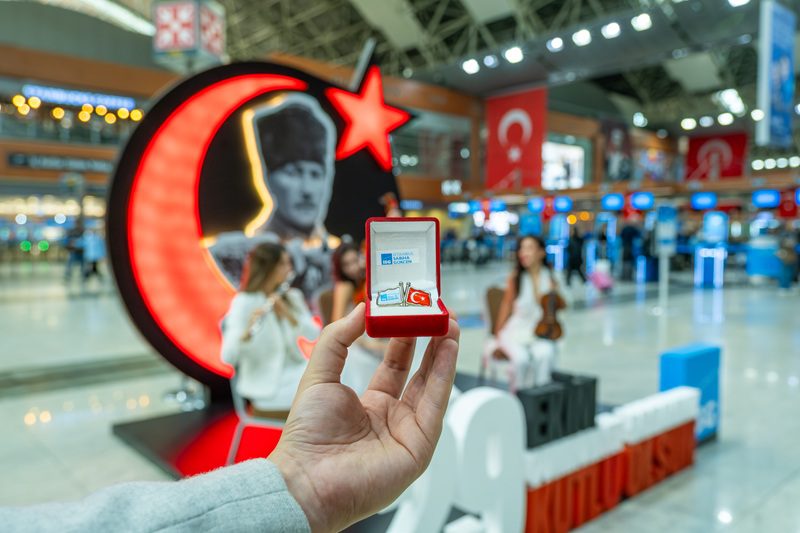 Cumhuriyet'in 102. yaşı Sabiha Gökçen Havalimanı'nda coşkuyla kutlandı 2 Haberler Sabiha Gökçen Son Dakika Havacılık Haberleri | Türk Hava Yolları, Pegasus, Sunexpress, Corendon, Havacılık, Havayolları, Havalimanları, Havaalanları, THY, Hostes, Pilot, Uçak, Kabin memuru, SHGM, DHMİ ISG 29 Ekim 4