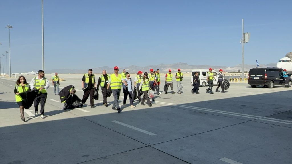 Ercan Havalimanı’nda FOD yürüyüşü gerçekleştirildi 7 Haberler Ercan Son Dakika Havacılık Haberleri | Türk Hava Yolları, Pegasus, Sunexpress, Corendon, Havacılık, Havayolları, Havalimanları, Havaalanları, THY, Hostes, Pilot, Uçak, Kabin memuru, SHGM, DHMİ FOD yuruyusu 1
