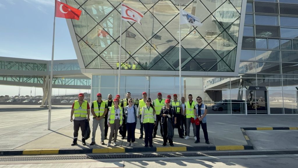 Ercan Havalimanı’nda FOD yürüyüşü gerçekleştirildi 6 Haberler Ercan Son Dakika Havacılık Haberleri | Türk Hava Yolları, Pegasus, Sunexpress, Corendon, Havacılık, Havayolları, Havalimanları, Havaalanları, THY, Hostes, Pilot, Uçak, Kabin memuru, SHGM, DHMİ FOD yuruyusu 2