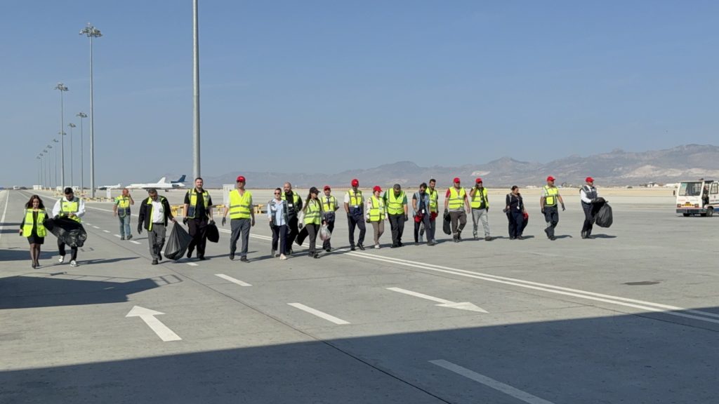Ercan Havalimanı’nda FOD yürüyüşü gerçekleştirildi 5 Haberler Ercan Son Dakika Havacılık Haberleri | Türk Hava Yolları, Pegasus, Sunexpress, Corendon, Havacılık, Havayolları, Havalimanları, Havaalanları, THY, Hostes, Pilot, Uçak, Kabin memuru, SHGM, DHMİ FOD yuruyusu 5