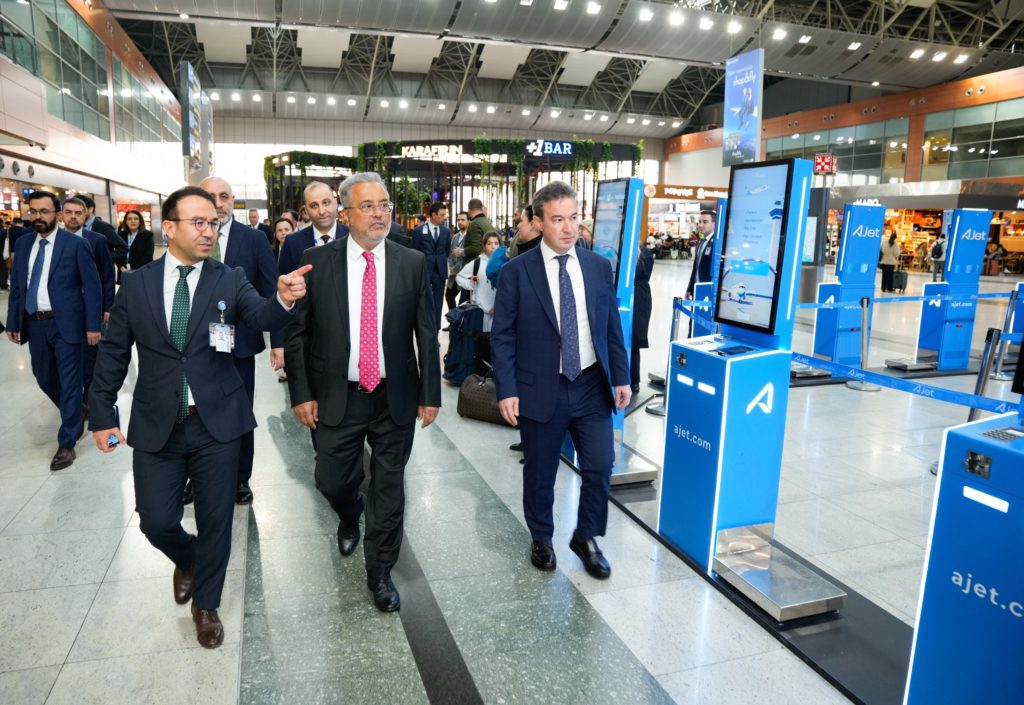 Sabiha Gökçen’de AJet Operasyonlarına Üst Düzey Ziyaret 1 Haberler AJet Son Dakika Havacılık Haberleri | Türk Hava Yolları, Pegasus, Sunexpress, Corendon, Havacılık, Havayolları, Havalimanları, Havaalanları, THY, Hostes, Pilot, Uçak, Kabin memuru, SHGM, DHMİ Ahmet Bolat Terminal 4