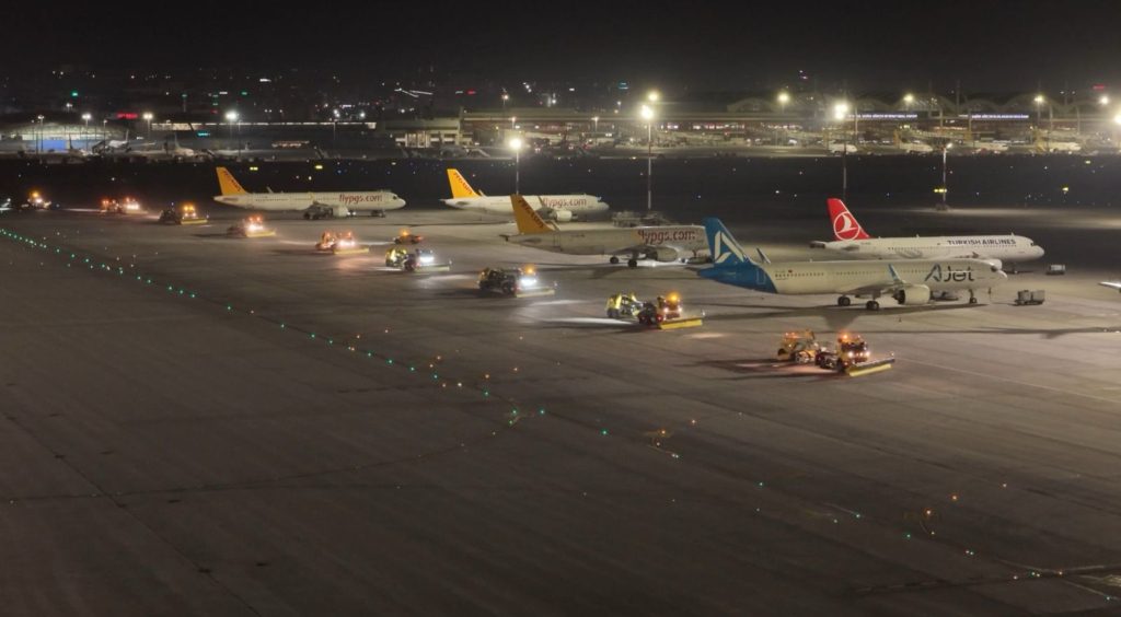 Sabiha Gökçen Havalimanı Kış Operasyonlarına Hazır 8 Haberler Sabiha Gökçen Havalimanı Son Dakika Havacılık Haberleri | Türk Hava Yolları, Pegasus, Sunexpress, Corendon, Havacılık, Havayolları, Havalimanları, Havaalanları, THY, Hostes, Pilot, Uçak, Kabin memuru, SHGM, DHMİ Sabiha Gokcen Havalimaninda karla mucadele ekipleri hazirliklarini tamamladi5