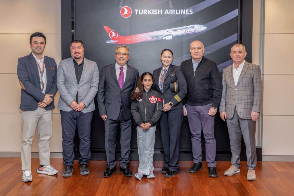 TUSAŞ Şehidinin Kızı Kanseri Yendi, Pilot Koltuğuna Oturdu 5 Haberler TUSAŞ Son Dakika Havacılık Haberleri | Türk Hava Yolları, Pegasus, Sunexpress, Corendon, Havacılık, Havayolları, Havalimanları, Havaalanları, THY, Hostes, Pilot, Uçak, Kabin memuru, SHGM, DHMİ TUSAS Sehidinin Kizi Kanseri Yendi Pilot Koltuguna Oturdu5