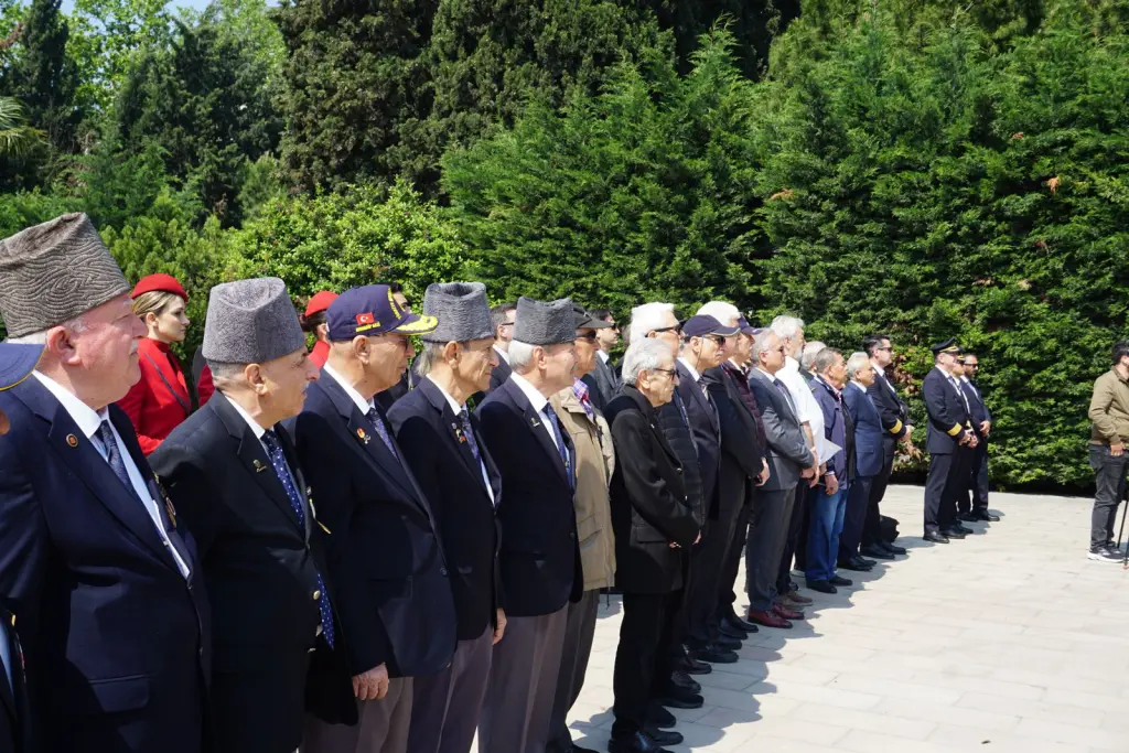 Son Dakika Havacılık Haberleri | Türk Hava Yolları, Pegasus, Sunexpress, Corendon, Havacılık, Havayolları, Havalimanları, Havaalanları, THY, Hostes, Pilot, Uçak, Kabin memuru, SHGM, DHMİ 15 Mayis Hava Sehitleri Edirnekapi Sehitliginde Anildi2