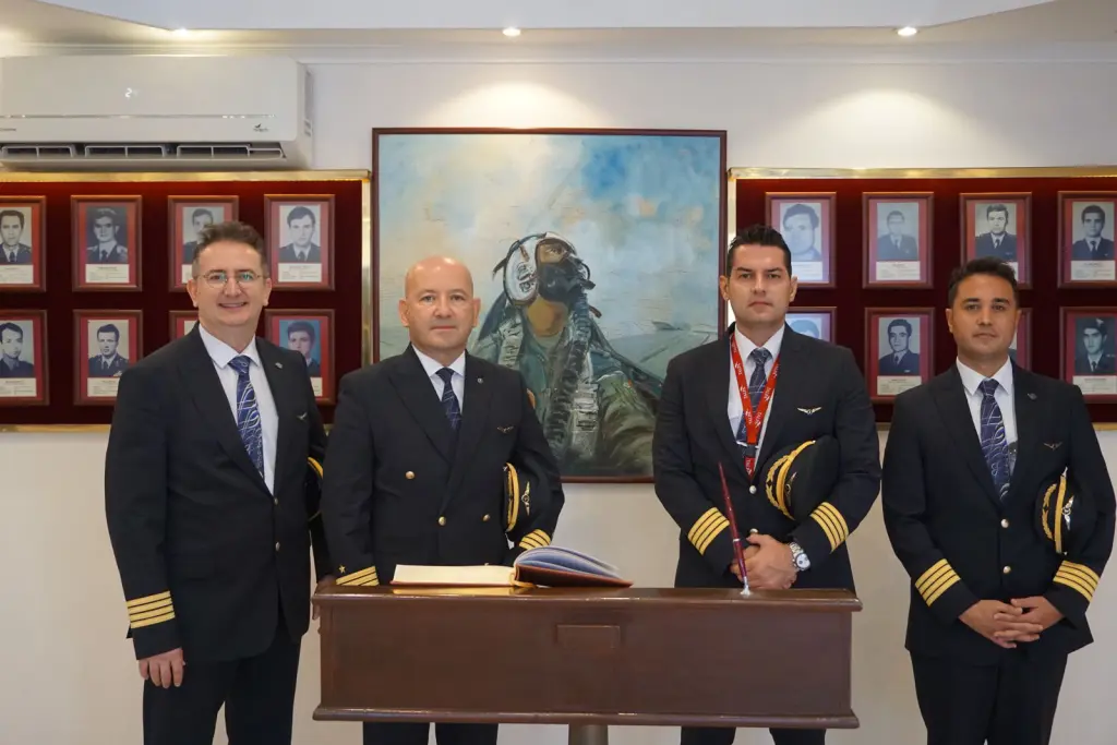 Son Dakika Havacılık Haberleri | Türk Hava Yolları, Pegasus, Sunexpress, Corendon, Havacılık, Havayolları, Havalimanları, Havaalanları, THY, Hostes, Pilot, Uçak, Kabin memuru, SHGM, DHMİ 15 Mayis Hava Sehitleri Edirnekapi Sehitliginde Anildi3