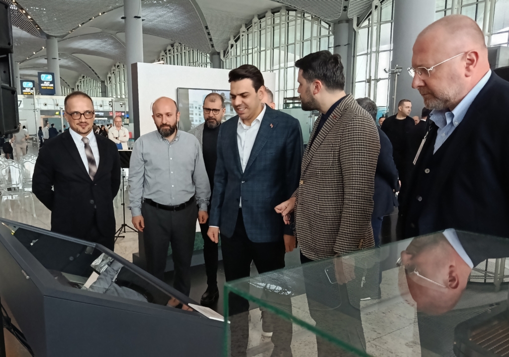 İstanbul Havalimanı’nda “Bir Yol, Bin Hatıra” Sergisi Açıldı 7 Haberler İstanbul Havalimanı İstanbul Havalimanı’nda “Bir Yol, Bin Hatıra” Sergisi Açıldı